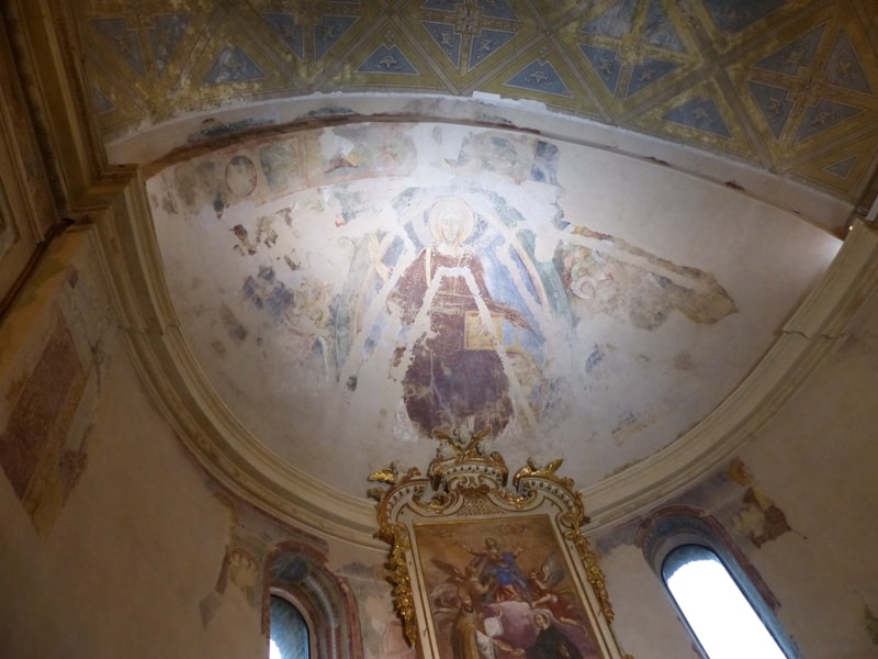 Il Cristo Pantocratore nell'abside dell'abbazia di Pulcherada