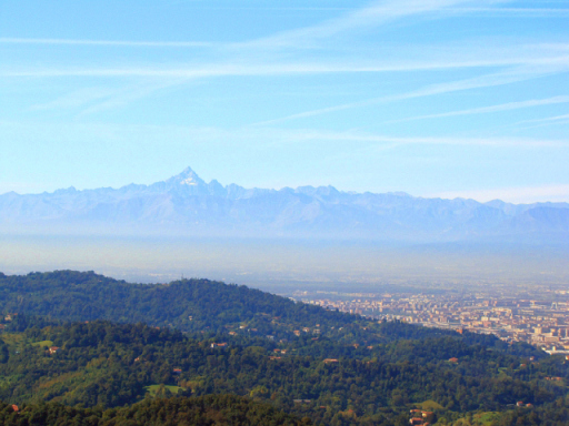 Two MaB Reserves only in one photo: CollinaPo in Turin and the Monviso (Photo by A. Miola)